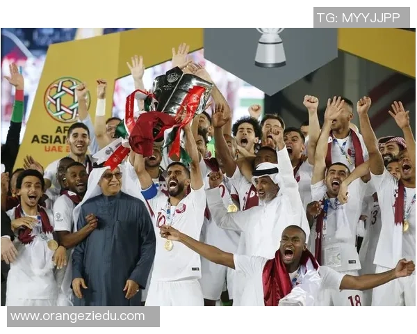 卡塔尔足球明星齐聚一堂合照展现团结与激情的瞬间